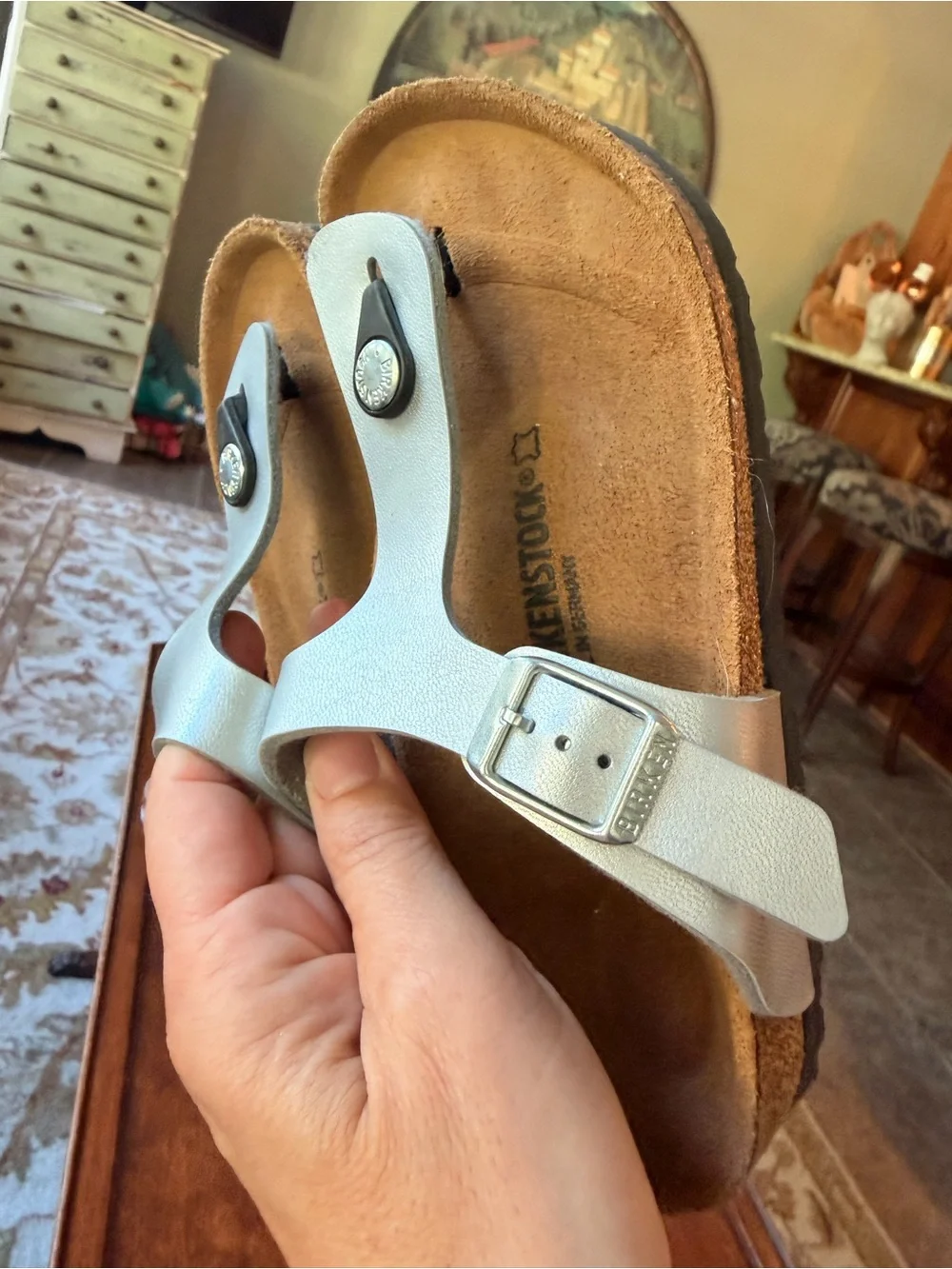 Birkenstock girls silver gizeh Thong Sandals with Buckle NWOT